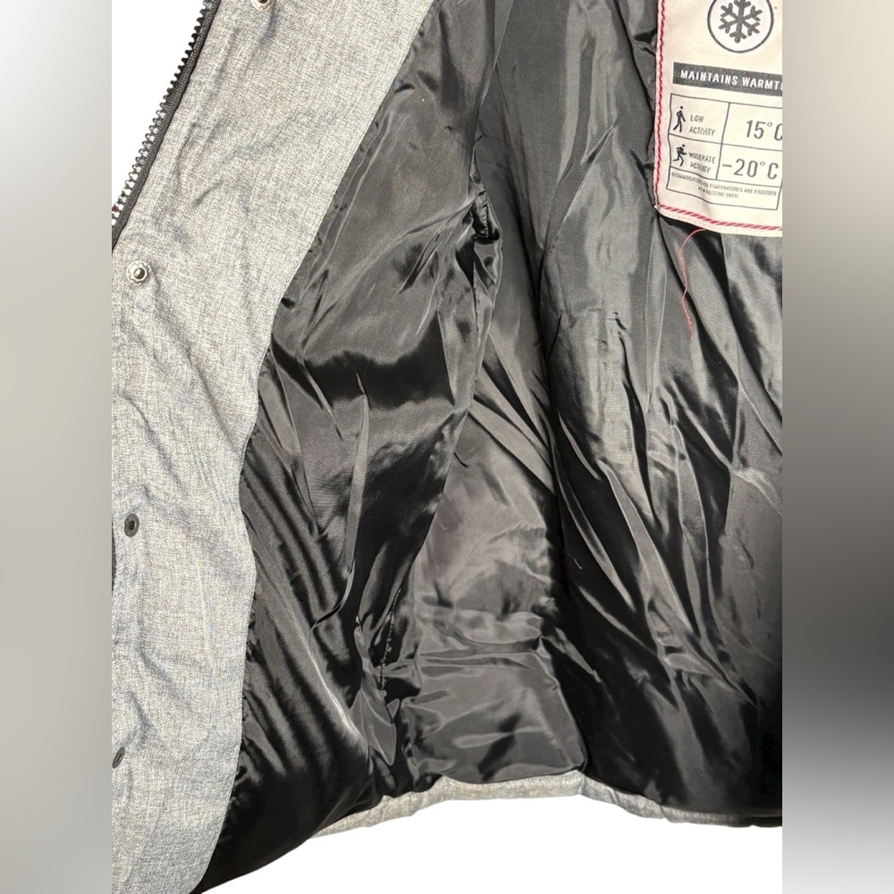 Canada Weather Gear heavyweight puffer‎ jacket in gray heather with black trim. - Picture 11 of 13